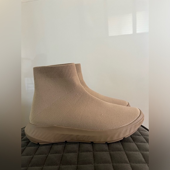 Luca Ferri stretchy sock style sneakers-color sand-size 7 US-new, never worn - Picture 2 of 9